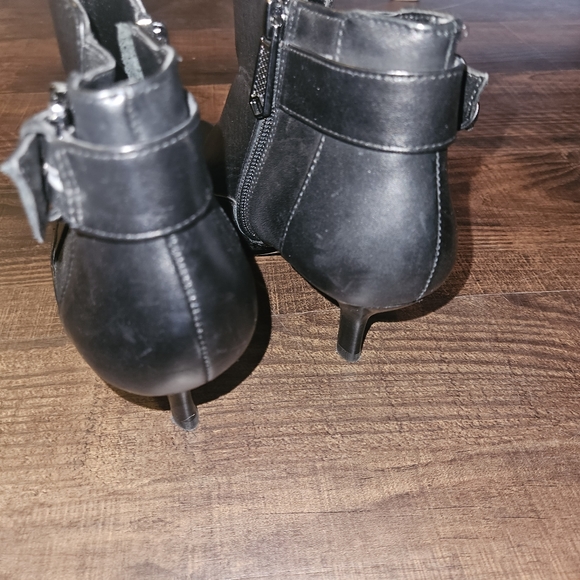 Donald J Pliner Longa Buckle Ankle Booties - Picture 4 of 8